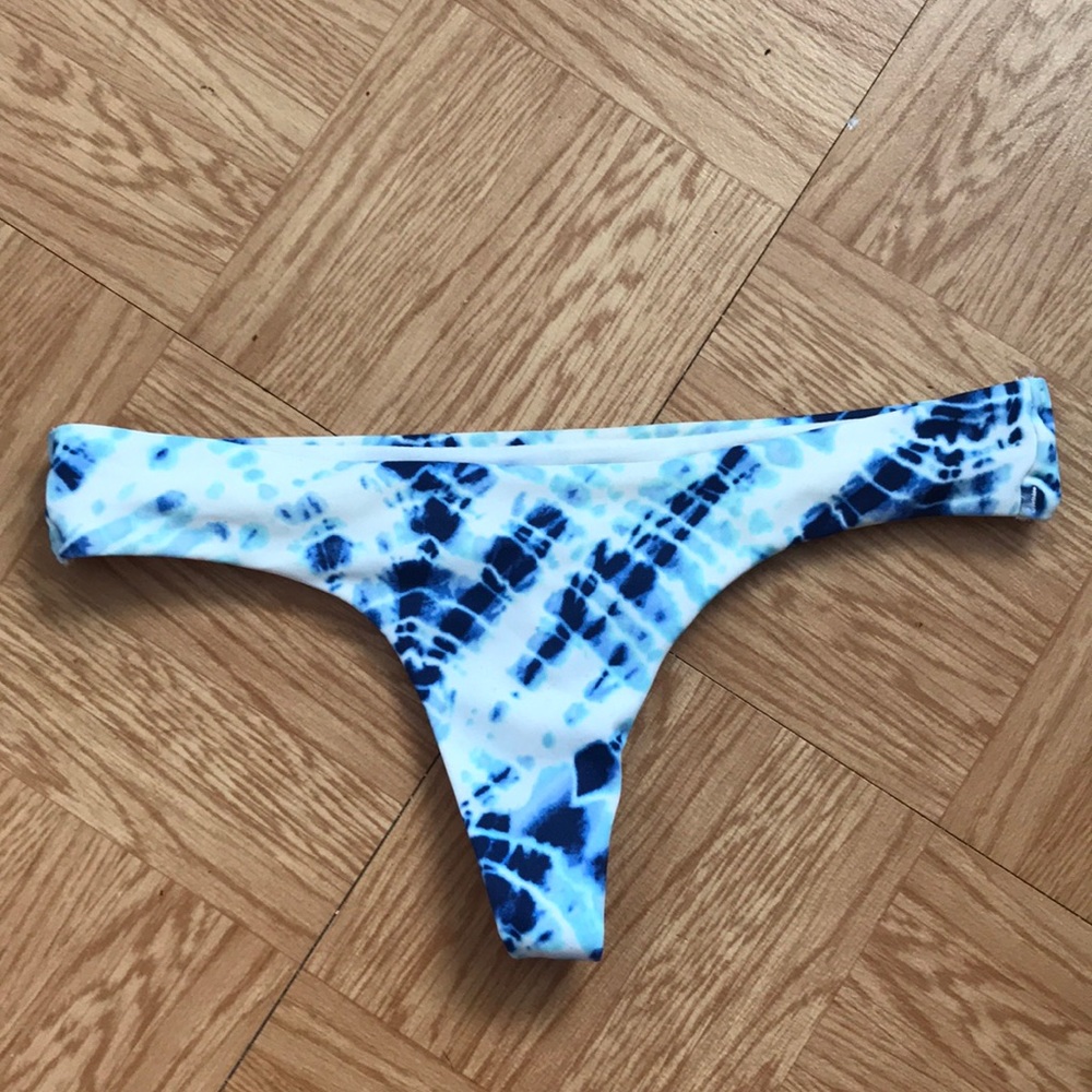 Victoria’s Secret thong bikini bottoms